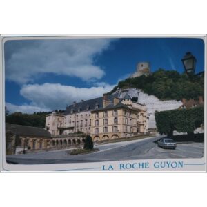 Francja La Roche Guyon zamek i górująca nad nim twierdza