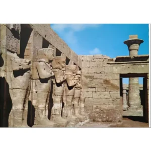 Karnak Dziedziniec Ramzesa III w świątynia Amona-Ra