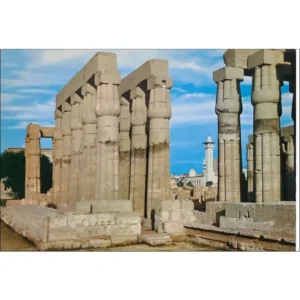 Luxor kolumny papirusowe w świątyni