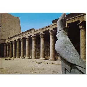 Edfu dziedziniec świątyni Horusa