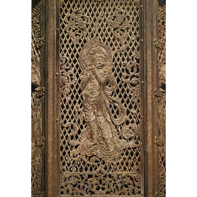 Nara fragment panelu z brązowej, ośmiokątnej latarni przed pawilonem Daibutsuden w świątyni Tōdai-ji