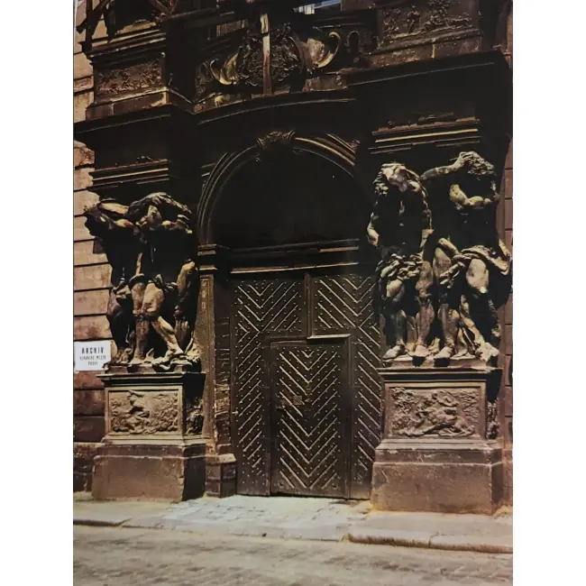 Praga portal pałacu na starym mieście